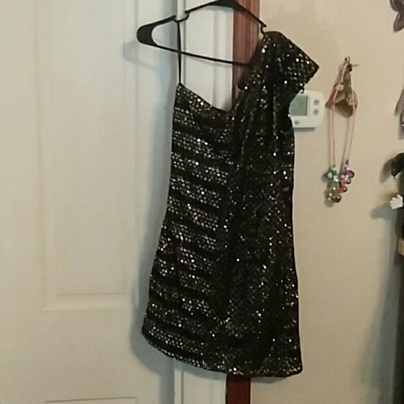 Dress - Picture 2 of 3